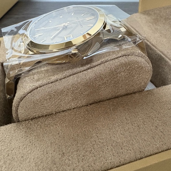 Burberry BU9038 The City Gold Ion Plated Steel Men's Watch - Picture 2 of 6